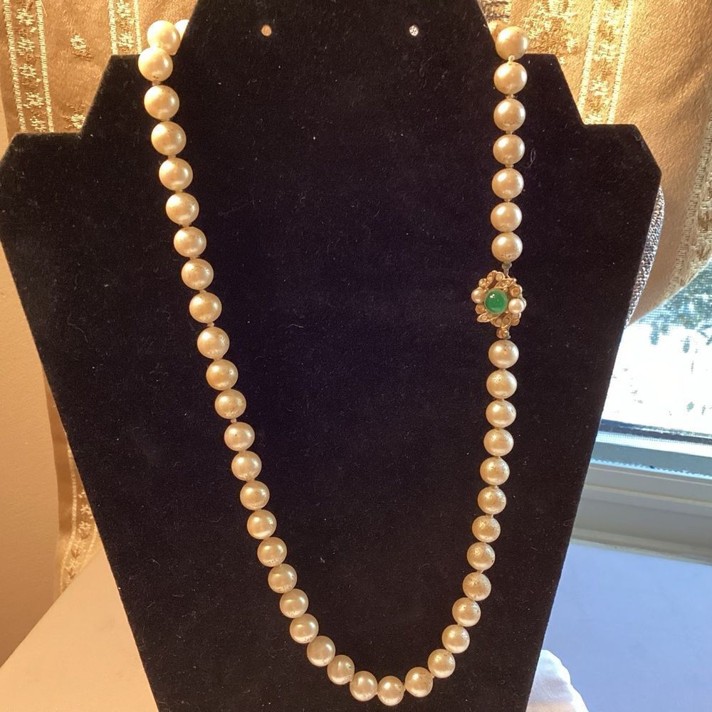 Vintage Elegant Faux Pearl Necklace with Gold and Green Accent Clasp 20”